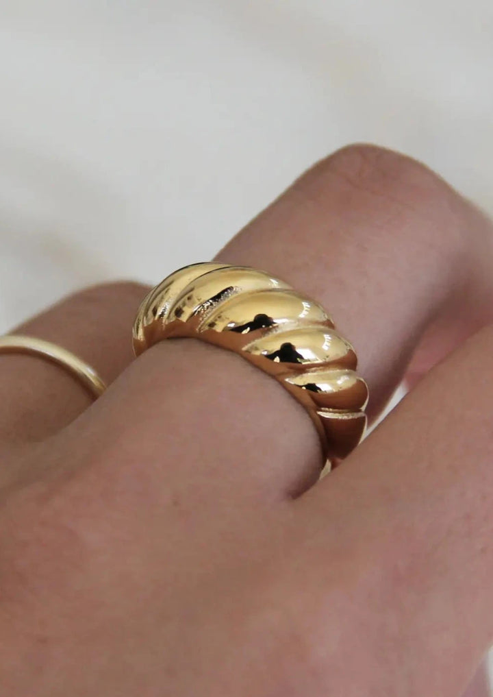 Croissant Ring - Gold