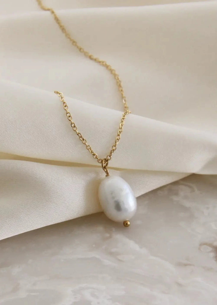 Pearl Pendant Necklace - Gold