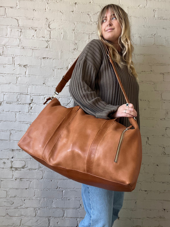 Malbec Weekend Bag - Caramel/ Leather Strap