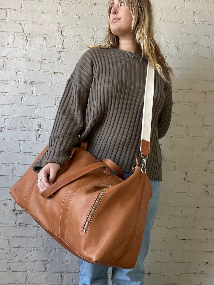 Malbec Weekend Bag - Caramel/ Leather Strap